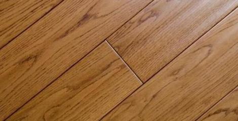 装修必看！强化地板值不值得买？监理解析5大地板优劣+报价，早懂少扔上万元