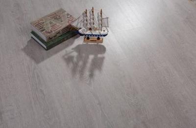 进口柯诺强化地板优雅登场,千年舟系列新品引领家装新风尚